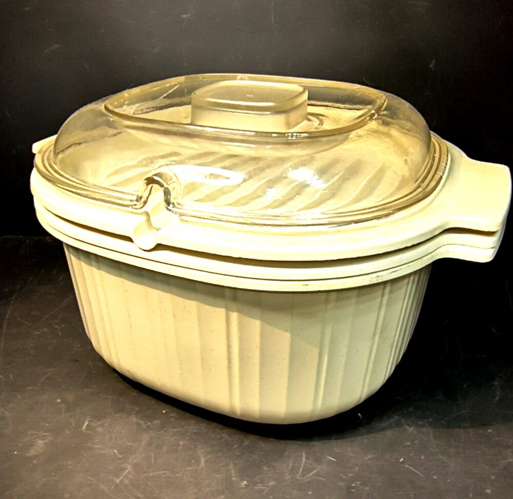 1979.  4 Pc. Vintage Rubbermaid Cookware Microwave and Oven Use 3 Quart